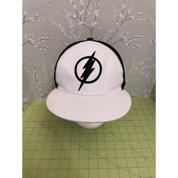 DC Comics The Flash Black White Hat Baseball Cap Snapback Six Flags 2017 - Picture 11 of 11